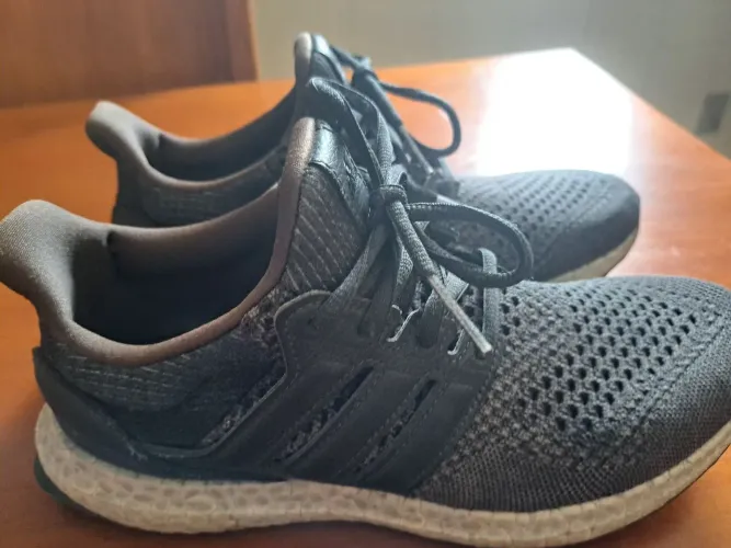 Tênis adidas americano