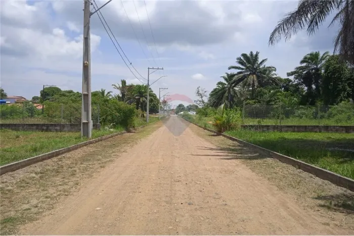 Terreno em Condomínio com 288m², com projeto de água, luz e meio fio existentes, com acess
