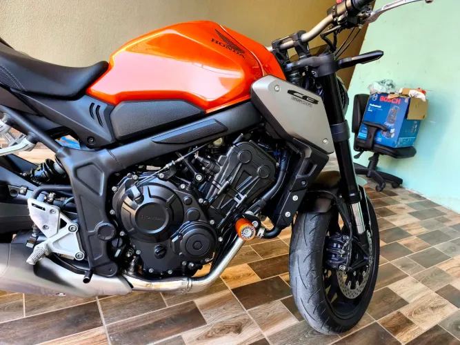 CB650R 2024 / JA FINANCIADA