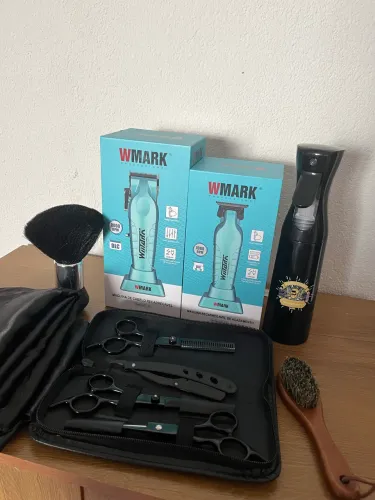 Kit máquina de cortar cabelo e itens de barbearia