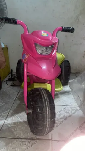 Moto elétrica infantil menina no precinho