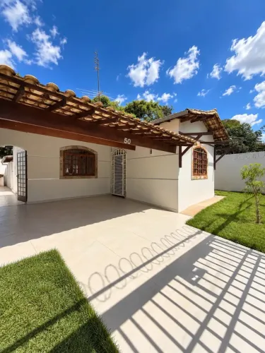 Casa com 3 quartos sendo 1 suíte 2 banheiros 4 vagas