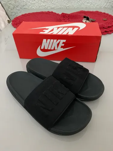 Chinelo slide Nike