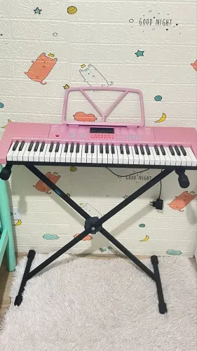 TECLADO ESTILO PIANO / USADO 2x, Possui a caixa
