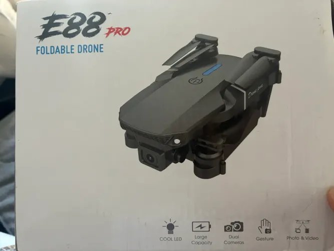 Drone E88 Pro - Novo, nunca utilizado.