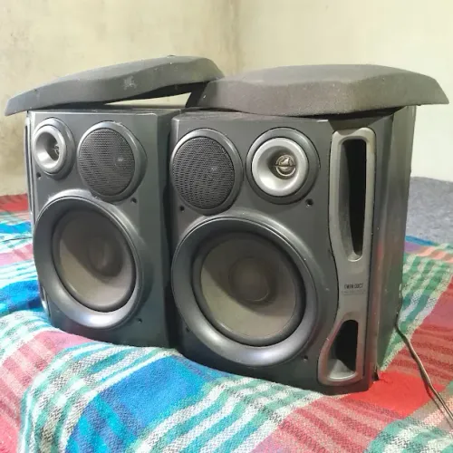 Caixas de som Aiwa do modelo Nsx 999 mks.