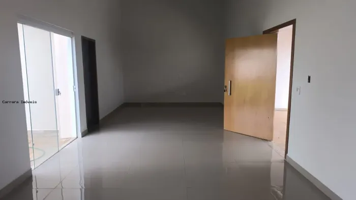 Casa para Venda em Uberlândia, Laranjeiras, 2 dormitórios, 1 suíte, 2 banheiros, 3 vagas