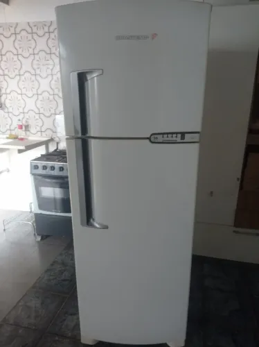 Geladeira Brastemp semi novo mais está zera valor 600 reais