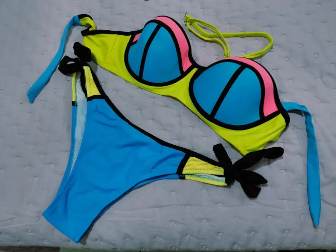 Conjunto de biquíni colorido