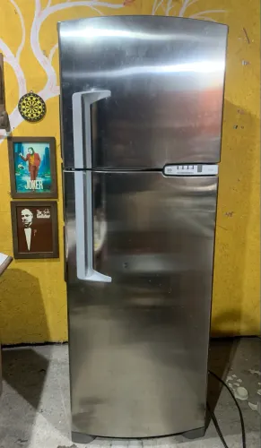 Geladeira Brastemp Clean Frost Free 352L Inox com Defeito