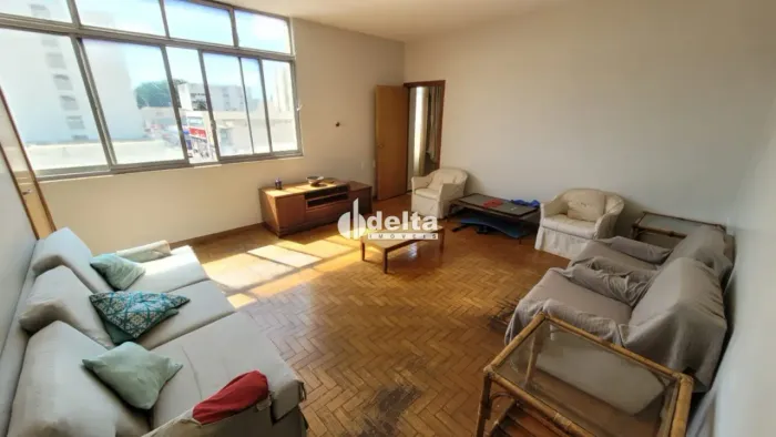 Apartamento com 4 quartos sendo 3 suítes disponível para venda no bairro Centro em Uberlân