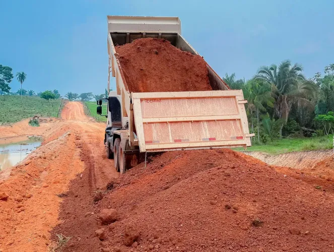 Terra piçarro para retirada