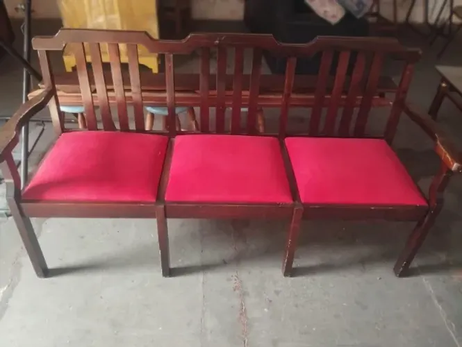 Sofá Namoradeira Antigo Madeira Maciça 3 Lugares Estofado Vermelho