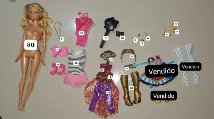 Lote de acessórios: EAH, MH, Barbie e Descendentes