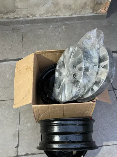 Aro 16 ferro + calotas VW