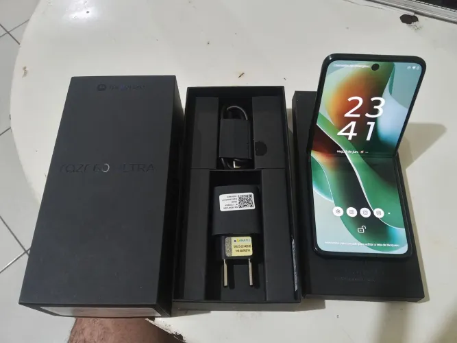 Celular Motorola moto RAZR 60 ultra 