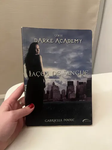 Livro Laços de Sangue - Darke Academy