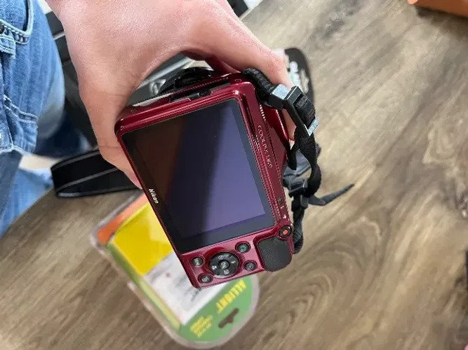 Nikon l820