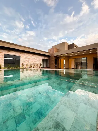 Casa de Alto Padrão com 3 Suítes, Piscina e Planejados em Todos os Ambientes