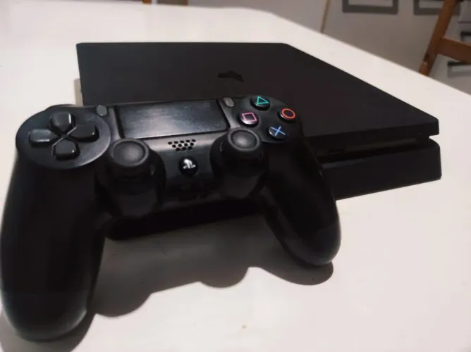 Ps4 slim 1tb 2 controles