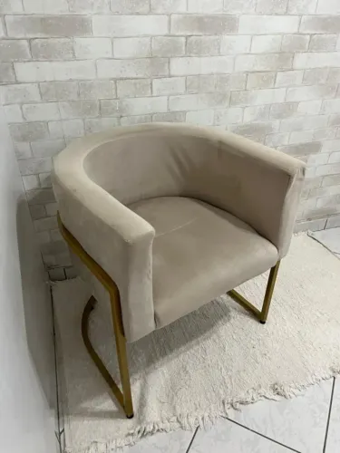 Cadeira Bege com Dourado 