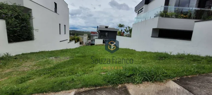 Terreno praticamente plano em um dos condomínios mais valorizados de Mogi das Cruzes
