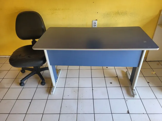 Mesa e Cadeira para Escritório/Comércio etc