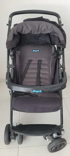 Carrinho de bebê, marca Burigotto, pouquíssimo usado. Aceito cartão e parcelo.