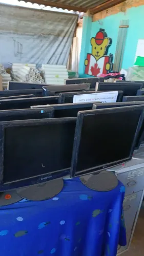 Lote com 10 monitores de 17" testados e com garantia