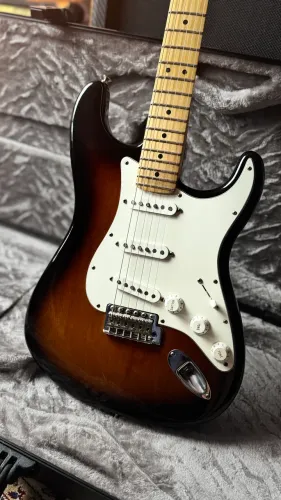 Guitarra Fender American Special