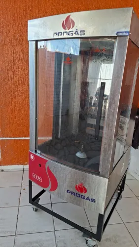 Máquina de Galeto nova. Na garantia