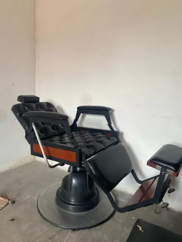 Todos os moveis de uma barbearia pra vender 5000