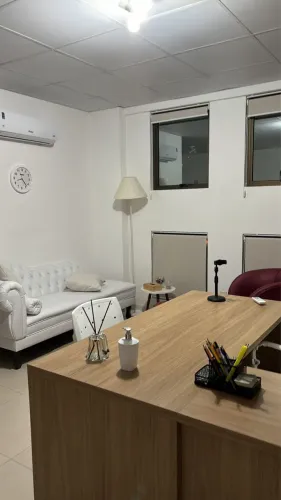 Sala comercial semi mobiliada 
