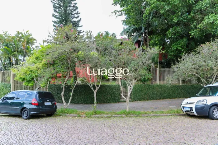 Casa de 03 quartos para locação no bairro Vila Assunção, zona sul de Porto Alegre, RS.