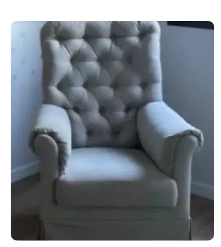 Poltrona de amamentação com balanço e com puff