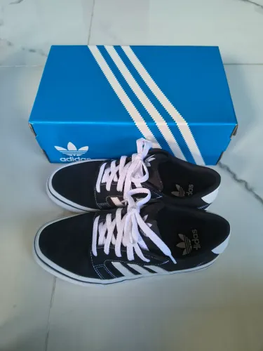 Tênis Adidas Seeley (Unissex)