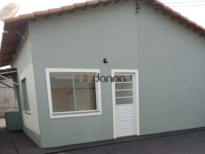 Casa à venda com 2 quartos e 3 vagas no Parque Colibri, Uberaba/MG