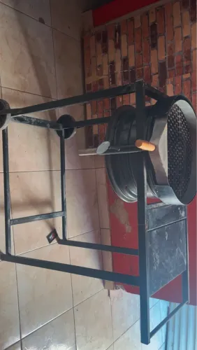 Churrasqueia com pedra de corte
