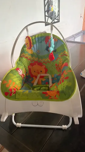 Cadeira de bebê vibratória
