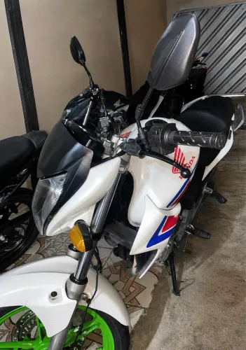 CB 300r quitada