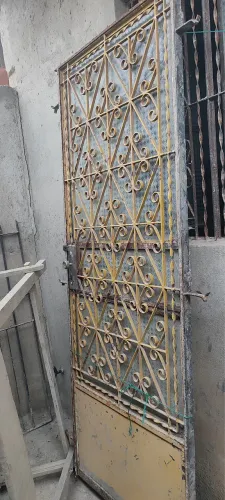 Vendo esse portão 210 de altura , 70 de largura .