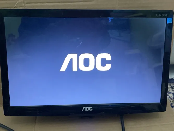 monitor AOC E1621SWB usado sem o pesinho 