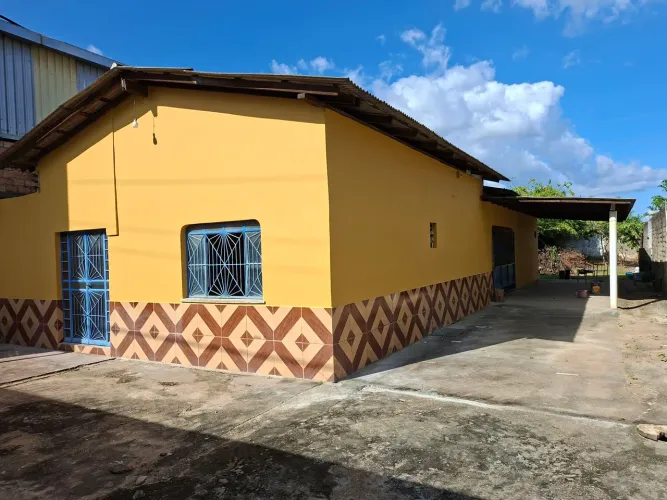 Aluga-se 2 casas no mesmo terreno. Tancredo Neves.