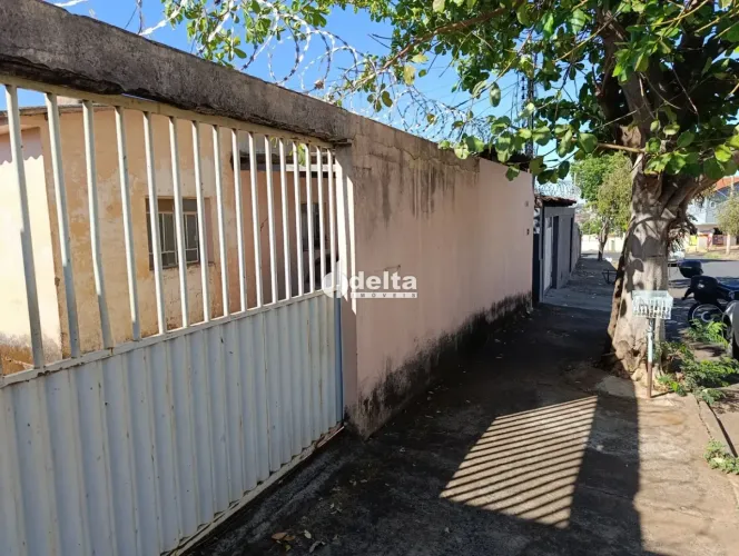 Terreno disponível para venda no bairro Presidente Roosevelt em Uberlândia - MG.