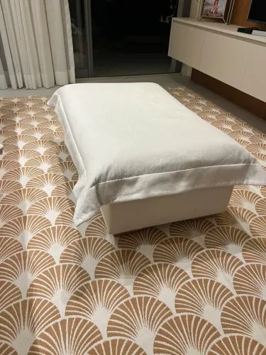 Puff moderno em bom estado - 95cm