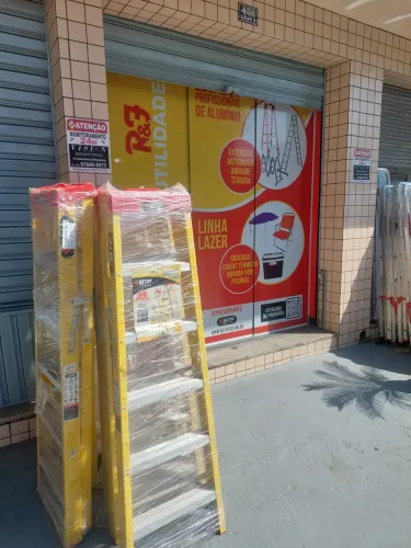 Escada de Fibra Prática 4 Degraus - Nova