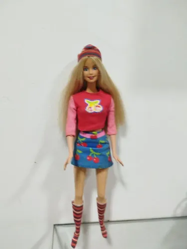 Boneca Barbie Fruit Style versão Cereja Mattel 2002