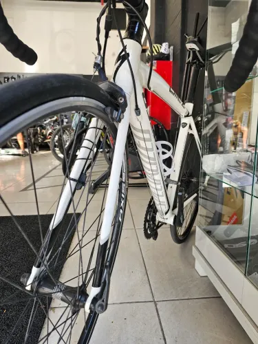 Vendo bike specialized alumínio semi nova 4.200