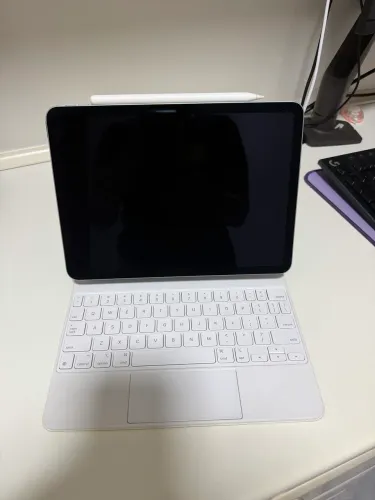 iPad Air 4 + Apple Pencil + Apple Keyboard