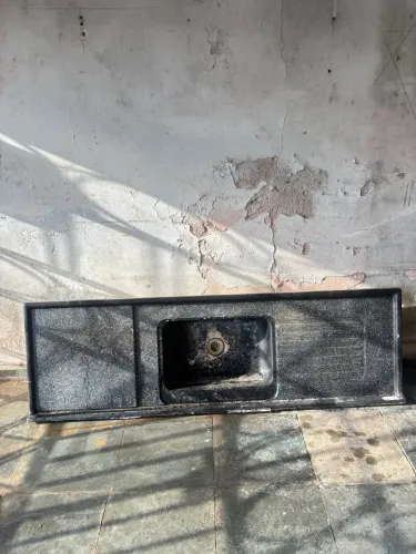 Pia de Granito Preto com Cuba Embutida